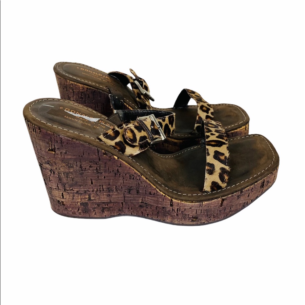 Donald J Pliner wedge sandals sz9